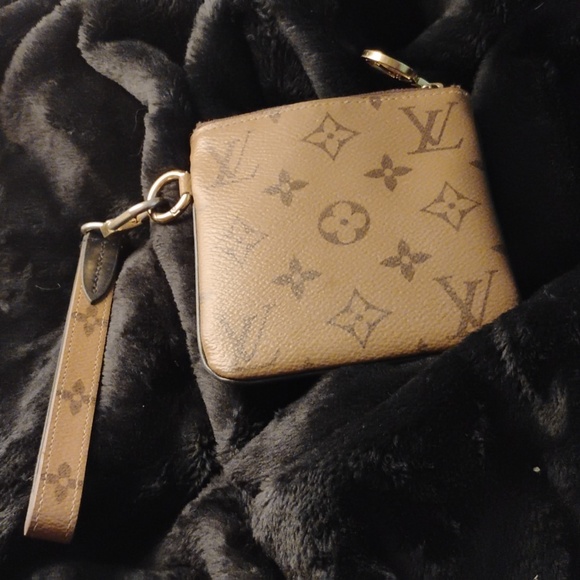 Louis Vuitton Reverse monogram square pouch - Picture 3 of 7